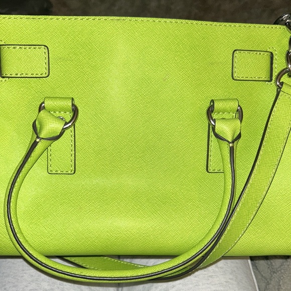 GREEN MICHAEL KORS PURSE GENTLY USED WITH SILVER CHAIN, KEY AND LOCK - Picture 7 of 14